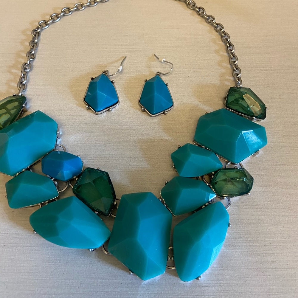 Statement necklace and earrings - Picture 3 of 3